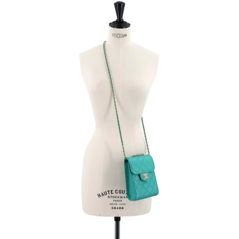 CHANEL Green Leather Shoulder Bag - Picture 10 of 10